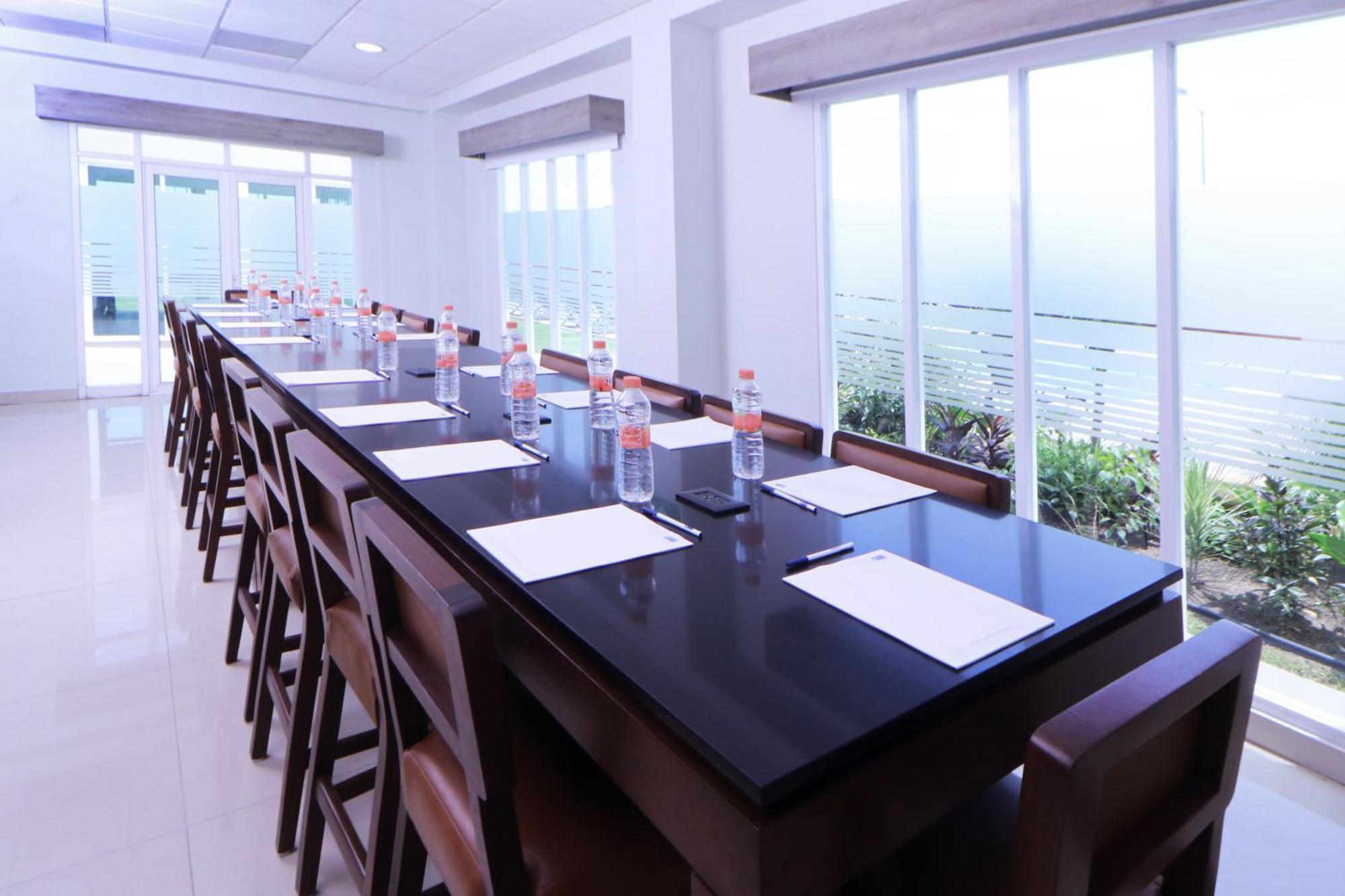 Holiday Inn Express Manzanillo By Ihg מראה חיצוני תמונה